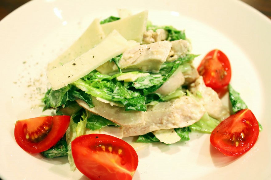 Helppo ja nopea klassikko Kanacaesarsalaatti Savusuolaa