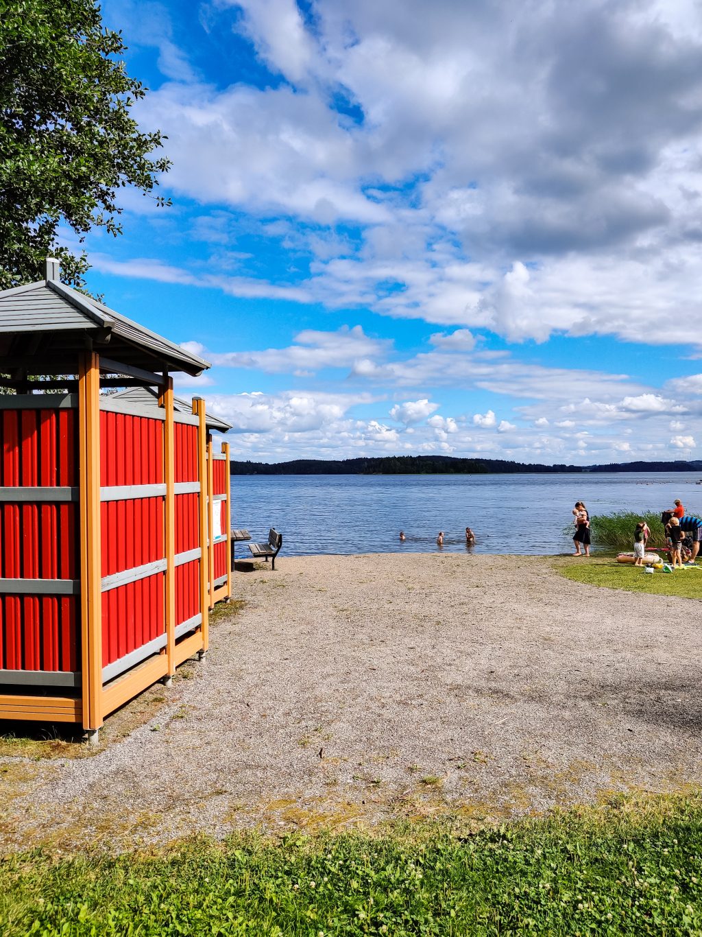 Tekemistä Kangasalla lasten kanssa Mobilian uimaranta