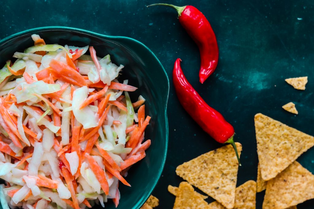 vegaaninen chili-kaalisalaatti coleslaw