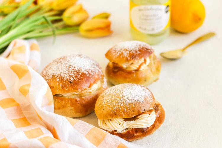 laskiaispullat lemon curdilla ja kinuskilla