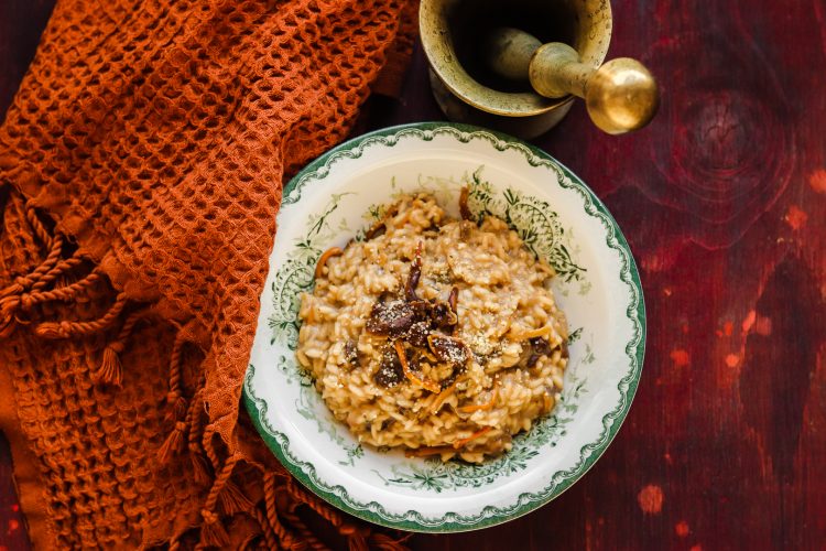 syvän mokkainen suppilovahverorisotto