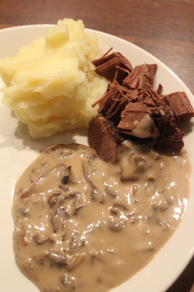 Ylikypsä paisti lautasella
