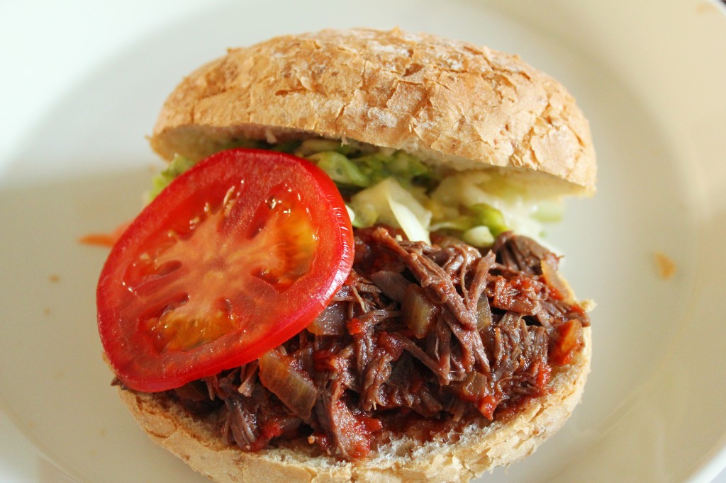 Pulled peura ja kesäinen coleslaw