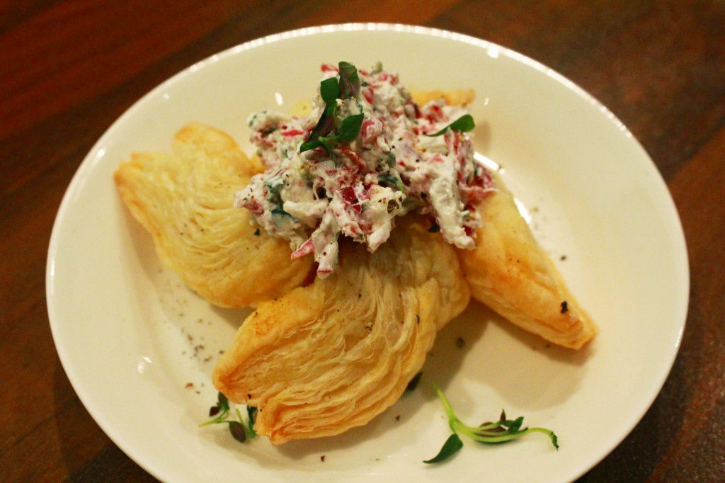 Suolainen joulutorttu lautasella