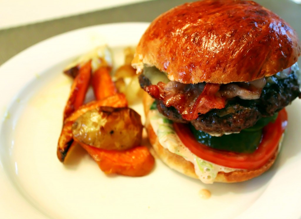 Briossisämpylä ja burger