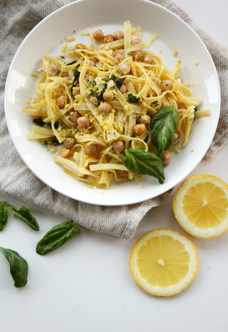 kikhernepasta sitruuna-voikastikkeessa