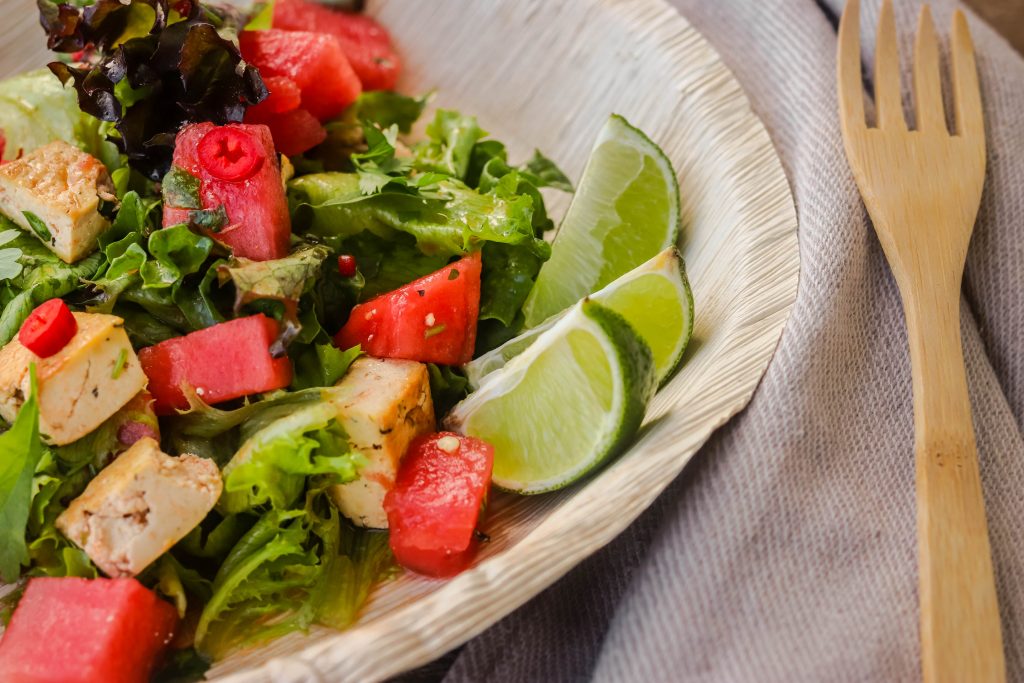 vegaaninen tofu-melonisalaatti ja chimichurri resepti