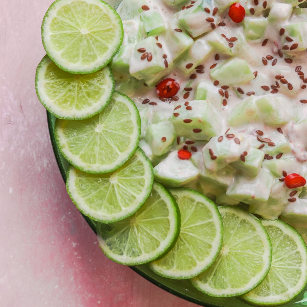Vegaaninen chili-kurkkusalaatti ohje