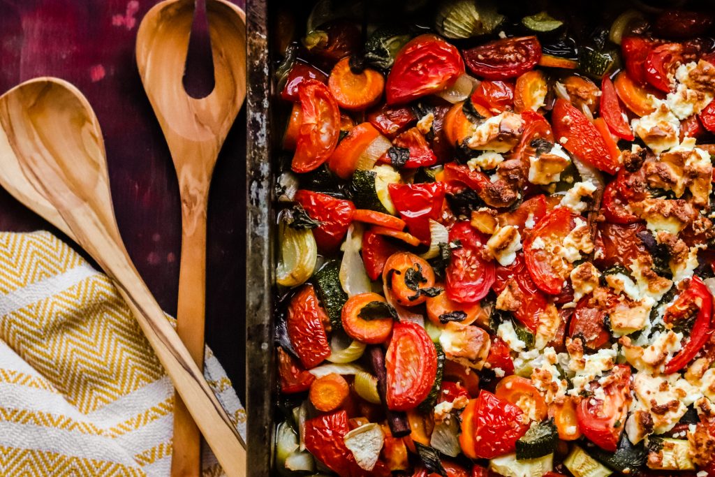Mehevä feta-tomaattipelti kreikkalaisittain