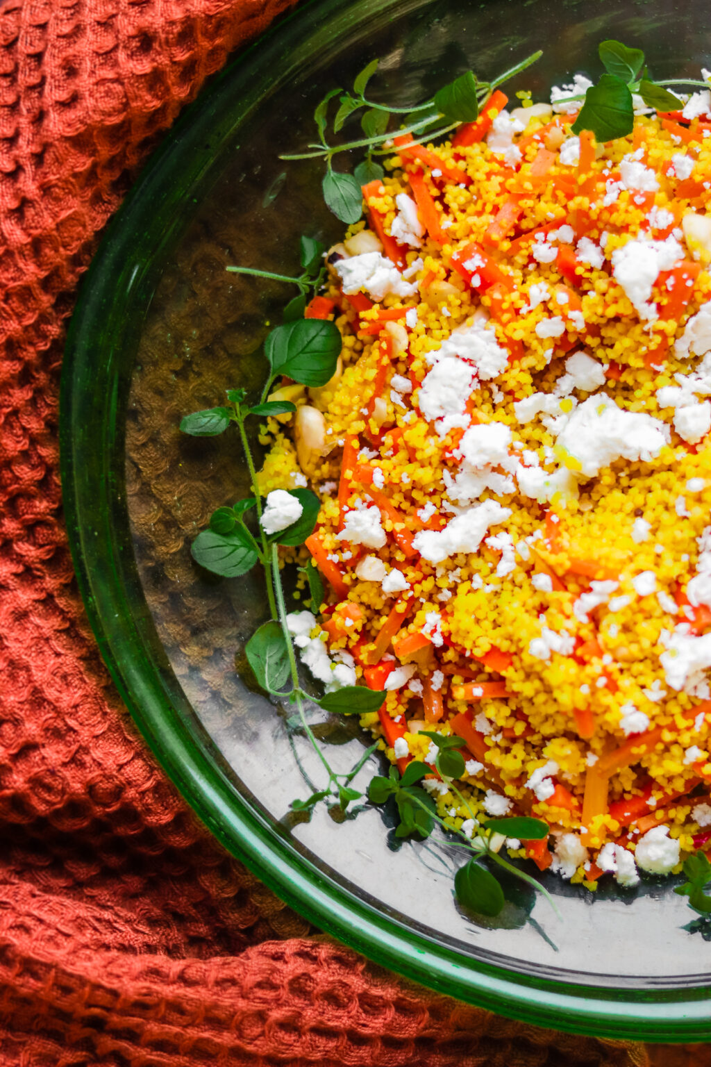 Couscous-fetasalaatti resepti