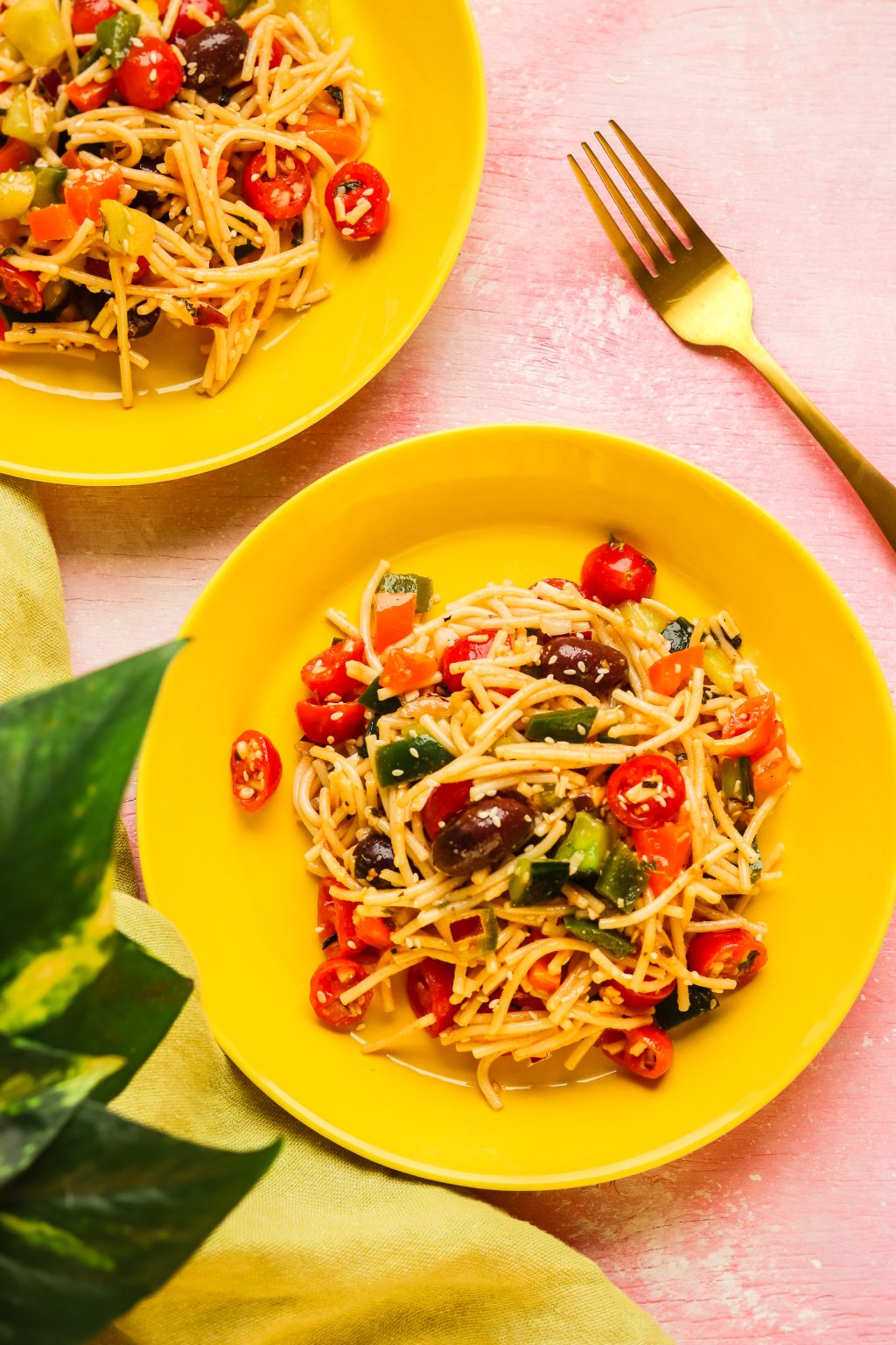 kalifornialainen spagettisalaatti