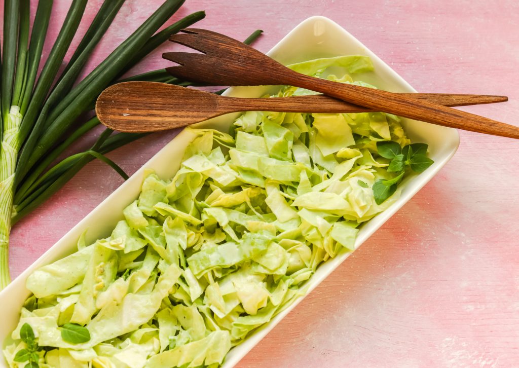 Vihreä coleslaw varhaiskaalista