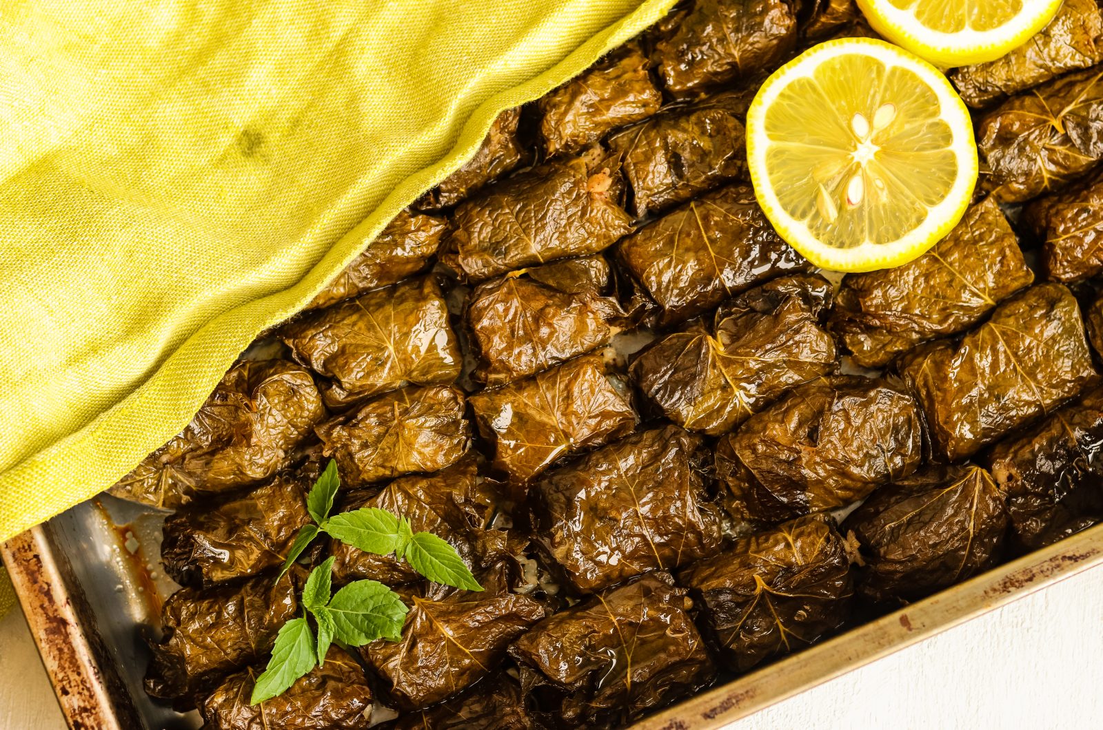 Dolmades eli viininlehtikääryleet herukanlehdistä