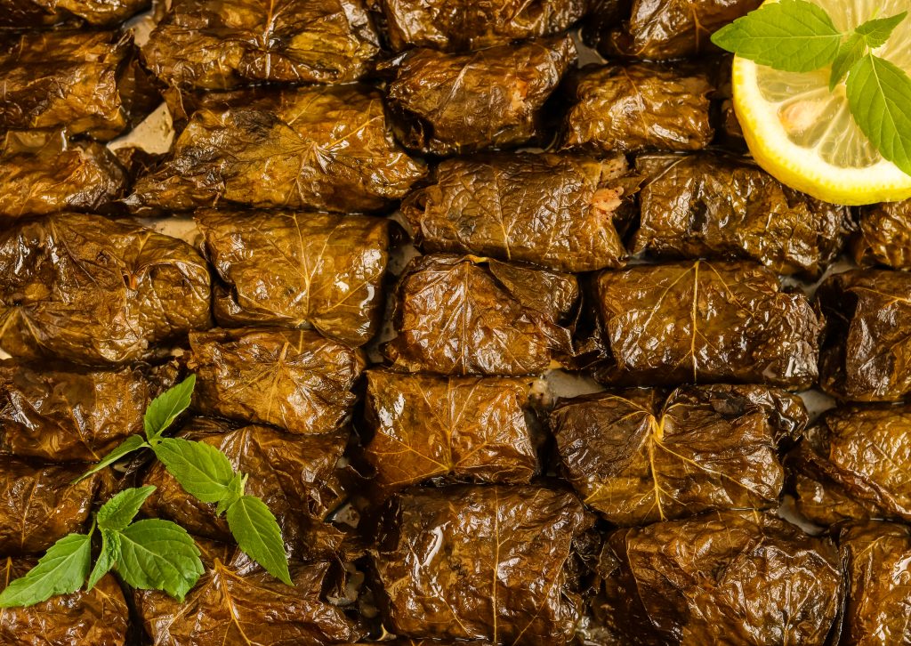 dolmades eli viininlehtikääryleet mustaherukanlehdistä